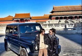 奔驰女车主故宫炫富：有了钱，我就可以不要脸