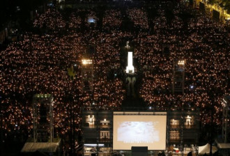 香港六四烛光晚会 数万人哀悼死难同胞