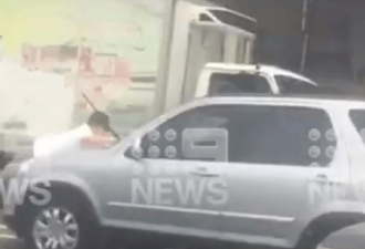 悉尼街头中国男子与路人殴打本田司机