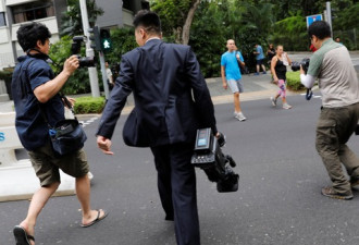 川金会热度空前 朝鲜摄影师被追逐围观