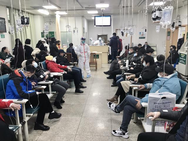 �汉真实口述:“父亲的肺已经全白了,但医生仍说没有权力确诊”;“6家医院都进不去”