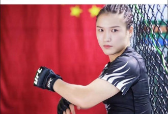 对战中国格斗冠军，她竟&quot;戴&quot;起防毒面具
