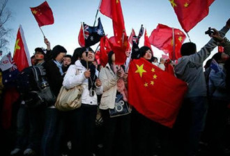 接触这么多中国移民 如何看待“爱不爱国”