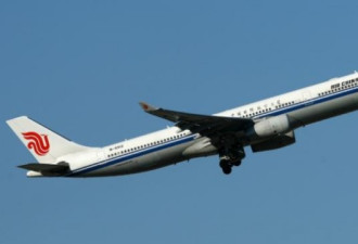 一架中国国航客机从平壤飞抵新加坡