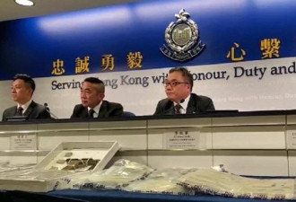 香港警方拘捕一名男子 搜出一把半自动手枪