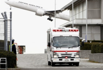 日本第3架政府包机返日 8人下机直接送医
