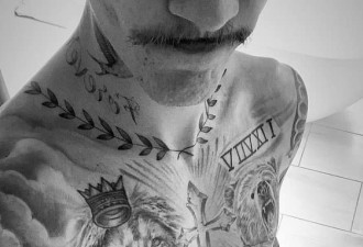 贾斯汀·比伯晒厕所自拍照秀脖子上新纹身
