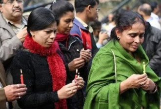 印度“黑公交”轮奸案 女大学生被用钢管残害