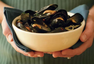 英国这款畅销海鲜全都含塑料微粒，你还吃吗