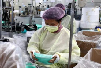 从白领到临时工，一晚上生产了30万个口罩