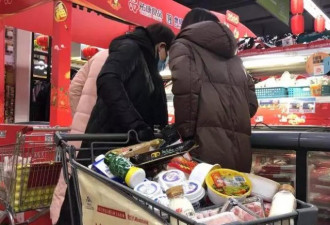全副武装！封闭管理后，杭州人是怎么买菜的?