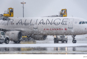 由于下雪 皮尔逊机场大量航班延误甚至取消