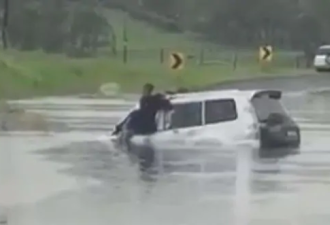 新州汽车遭洪水淹没，女子上演绝地逃生
