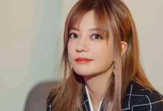 赵薇21岁继子近照曝光，长相帅气母子关系好