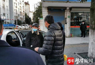 流浪汉病倒街头已离家36年 他在上海有两套房