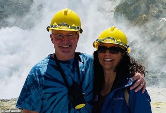美国夫妇自拍记录火山爆发 笑容灿烂转头被活埋