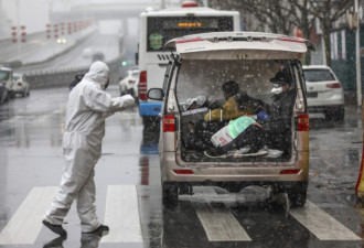 疫情肆虐 CNN：中国近半人口行动受限