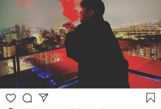 李荣浩凌晨站在天台上抽烟，粉丝劝戒烟