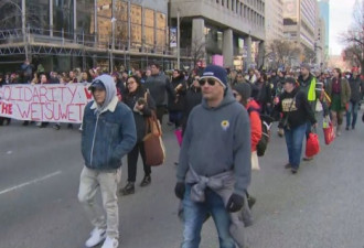 多伦多市中心游行支持原住民