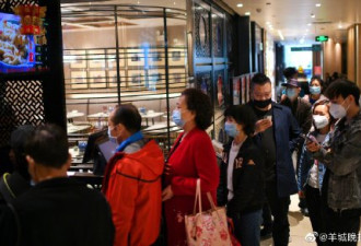 疫情仍严峻 已发生多起聚集扎堆吃喝排队事件
