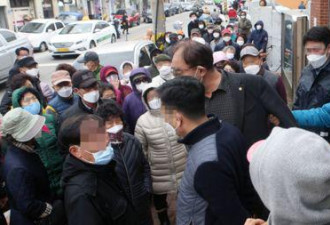 韩国政府发售 588 万个口罩 现场人山人海