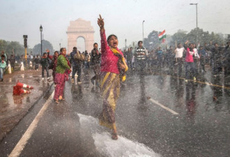 上千男子闯女校猥亵 印度强奸案日增罪在莫迪