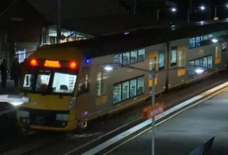 悉尼火车刚靠站，小女孩一眨眼就没了