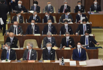 日本地方议会全员戴口罩出席 答辩改书面