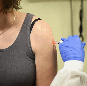 美新冠疫苗研发开始临床实验 志愿者接受注射