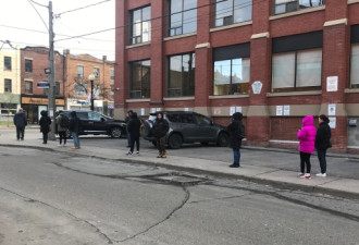 多伦多人不顾疫情 ServiceCanada排长队申请EI