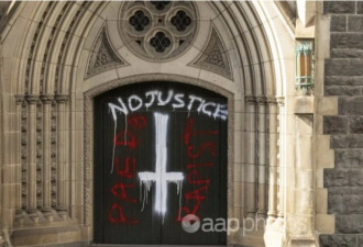 澳红衣主教无罪释放,引民众不满涂鸦教堂