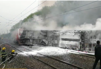 客运火车在湖南郴州境内脱轨 机头着火
