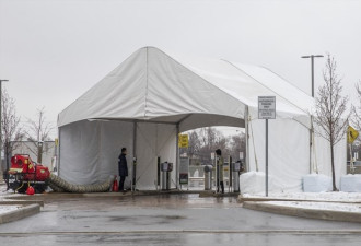 新冠患者人满为患！Brampton医院外建巨大帐篷！