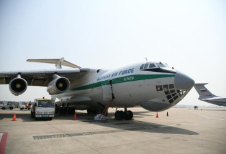 外国空军包机到中国自提防疫物资