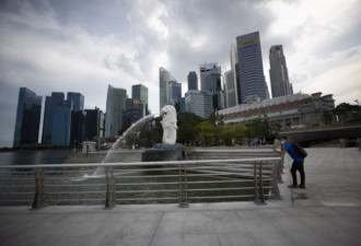 新加坡要求民众相距1米 违者罚万元关半年