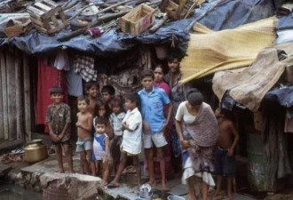 印度最大贫民窟爆出新冠肺炎,13亿人陷入危机!