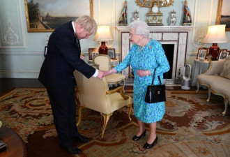 英女王已得知首相转入ICU 前一天发声鼓舞民众