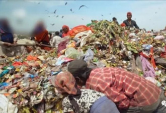 印度封城失去收入,确诊破万!贫民垃圾堆找食物