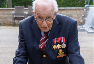 感激医护人员辛劳 99岁英国二战老兵募得246万