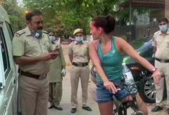 乌拉圭女子在印度不戴口罩态度豪横