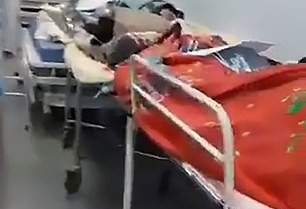 巴西医院:接受治疗病人身旁躺数具尸体