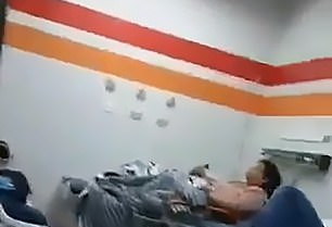 巴西医院:接受治疗病人身旁躺数具尸体