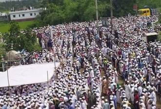 孟加拉国10万人违规聚集 "大多数人没戴口罩"