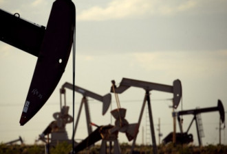 价格暴跌 美原油产能日减90万桶