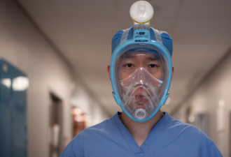 赞！多伦多华裔医生改良潜水面罩替代N95！