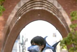 日本“金枪鱼口罩” 写实得让人想保持距离
