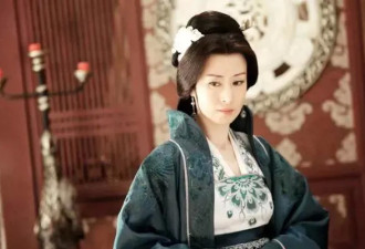 刘敏涛“醉酒唱歌”，这个女人到底怎么了？
