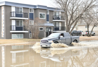 加拿大这个小镇遭洪水打击进入紧急状态