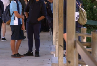 说好的不开学呢？维州46所学校突然反水