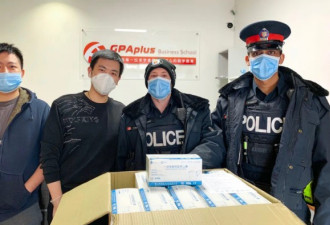 多伦多华人向警局及华人社区捐赠防疫物资